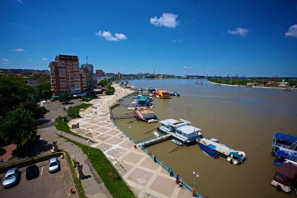 Hotel Delta 4 Tulcea Ngoại thất bức ảnh