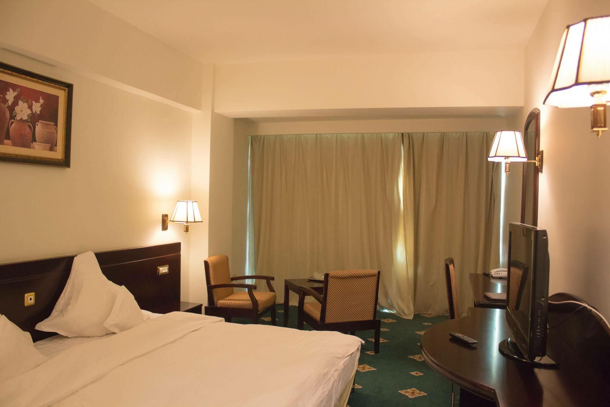 Hotel Delta 4 Tulcea Ngoại thất bức ảnh