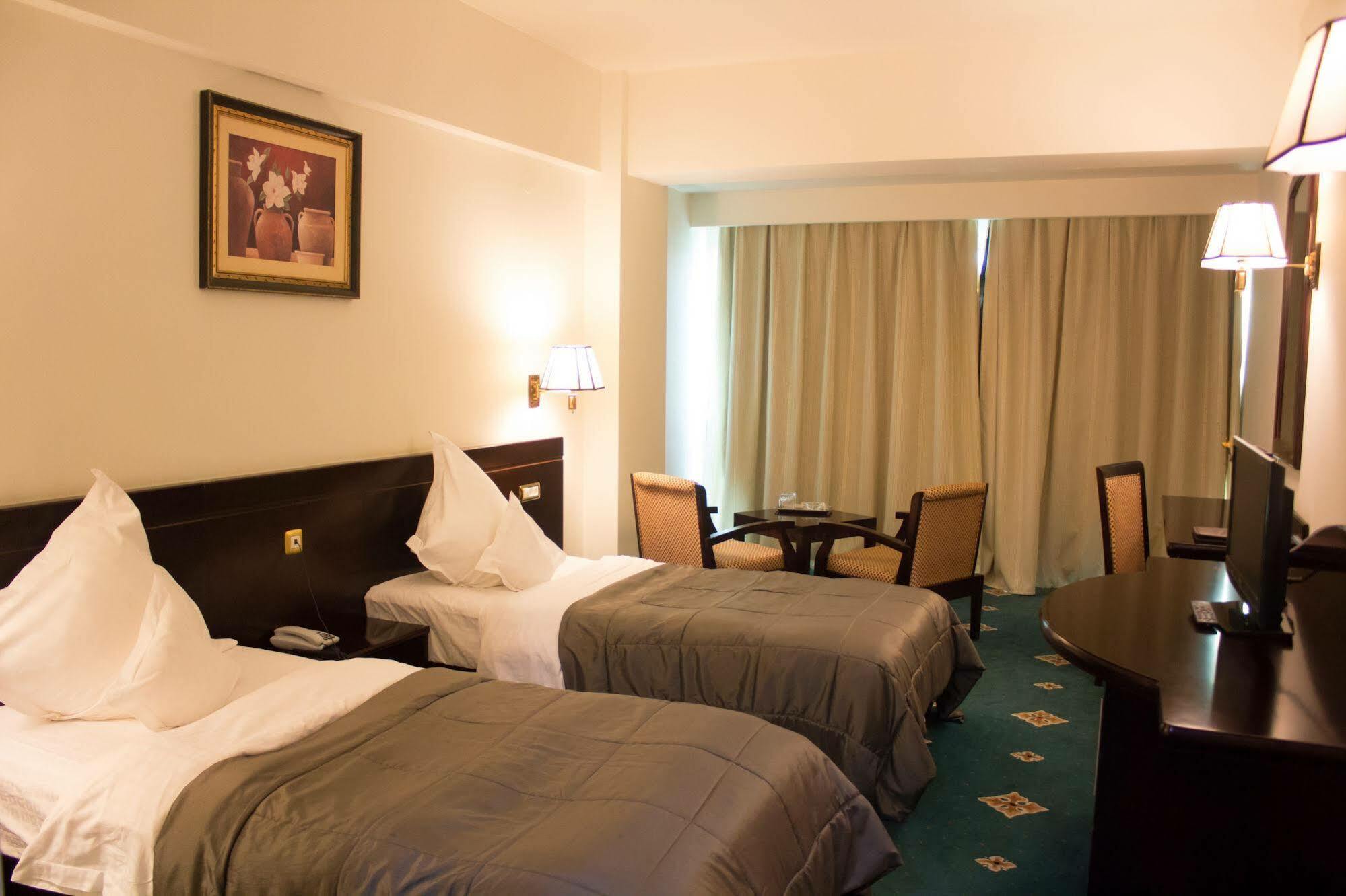Hotel Delta 4 Tulcea Ngoại thất bức ảnh