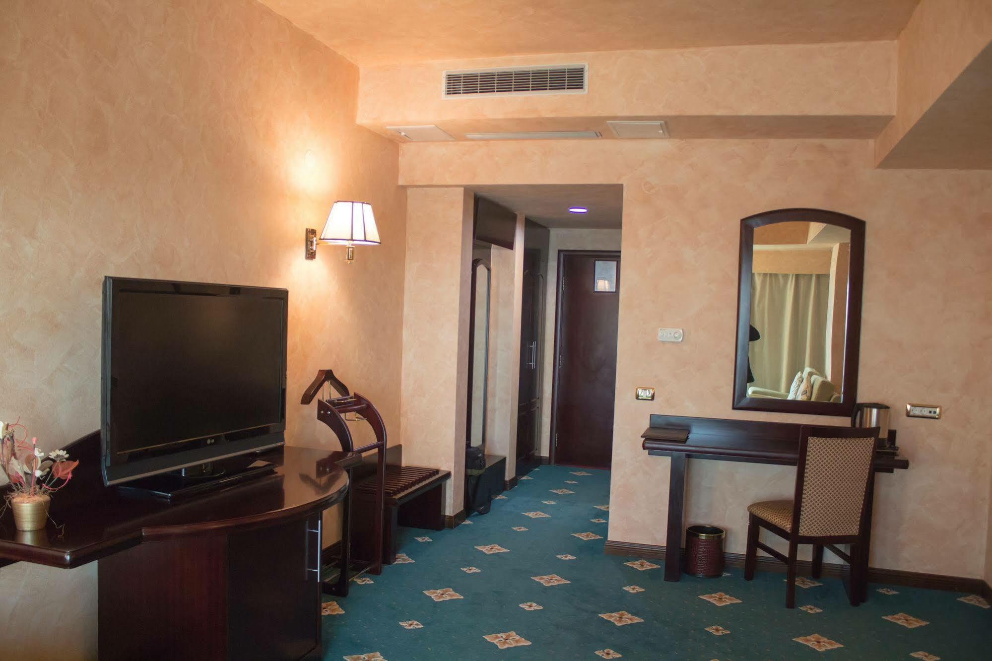 Hotel Delta 4 Tulcea Ngoại thất bức ảnh